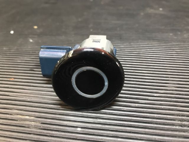 Mitsubishi L200/Triton KL 2019-on Front Bumper Proximity Sensor