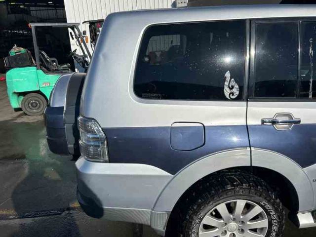 Mitsubishi Pajero V97W RR Opera Glass