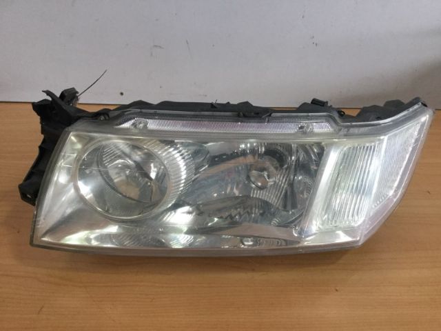 Mitsubishi Chariot N86W L Headlight