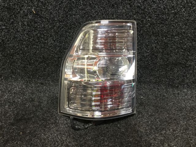 Mitsubishi Pajero V93W L Tail Light
